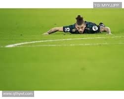 篮球火箭球队进攻端出现默契配合